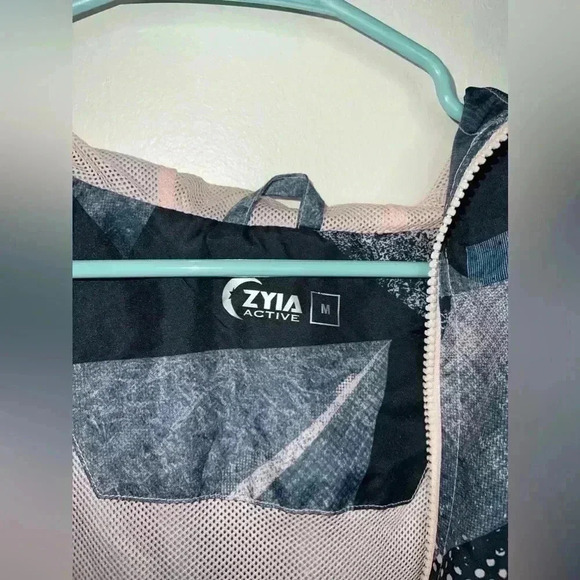Zyia Active Size Medium Lightweight windbreaker - Picture 5 of 7
